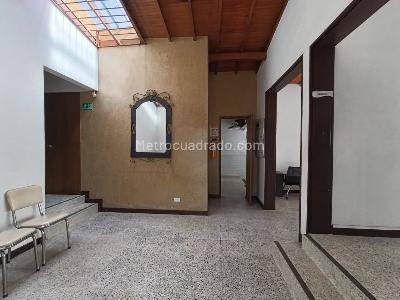 Casa de 3 alcobas en arriendo en Rosales, Medellín, 330 m² · foto 2 de 20