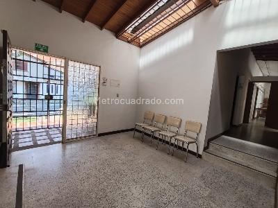 Casa de 3 alcobas en arriendo en Rosales, Medellín, 330 m² · foto 4 de 20