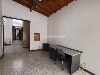 Casa de 3 alcobas en arriendo en Rosales, Medellín, 330 m² · foto 9 de 20