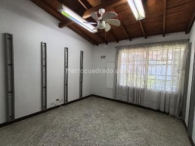 Casa de 3 alcobas en arriendo en Rosales, Medellín, 330 m² · foto 10 de 20