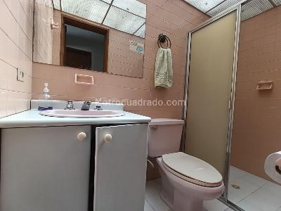 Casa de 3 alcobas en arriendo en Rosales, Medellín, 330 m² · foto 12 de 20