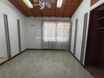 Casa de 3 alcobas en arriendo en Rosales, Medellín, 330 m² · foto 14 de 20