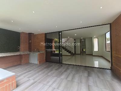 Casa de 3 alcobas en arriendo en Loma El Atravesado, Envigado, 230 m² · foto 11 de 20
