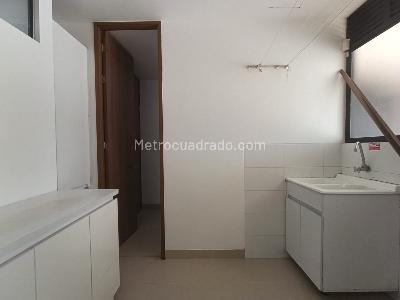 Casa de 3 alcobas en arriendo en Loma El Atravesado, Envigado, 230 m² · foto 12 de 20