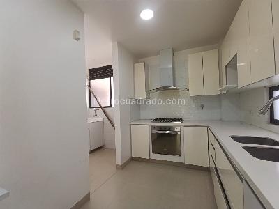 Casa de 3 alcobas en arriendo en Loma El Atravesado, Envigado, 230 m² · foto 14 de 20