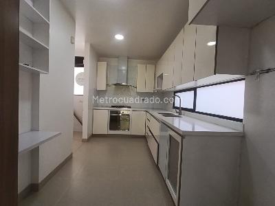 Casa de 3 alcobas en arriendo en Loma El Atravesado, Envigado, 230 m² · foto 15 de 20