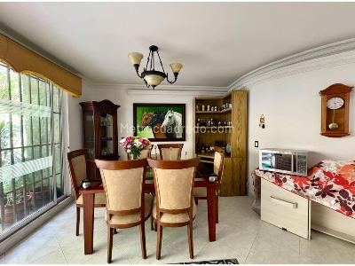 Casa de 4 alcobas en venta en Loma De Las Brujas, Envigado, 344 m² · foto 2 de 18