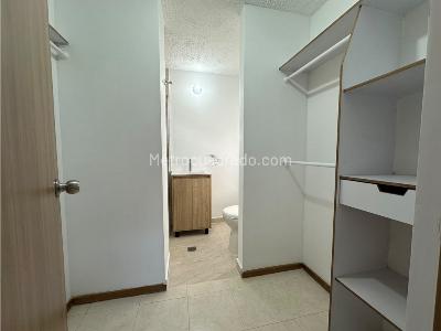 Apartamento en venta en Loma Del Escobero, Envigado · foto 9 de 18