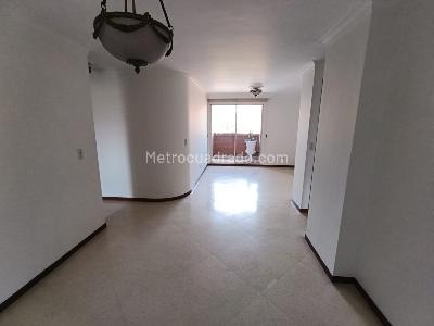 Apartamento de 3 alcobas en arriendo en Laureles Medellin, Medellín, 75 m² · foto 2 de 14