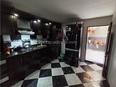 Casa de 3 alcobas en venta en Cabañas, Bello, 132 m² · foto 6 de 11