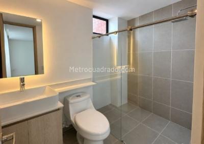Apartamento de 2 alcobas en arriendo en Loma De Las Brujas, Envigado, 83 m² · foto 5 de 11