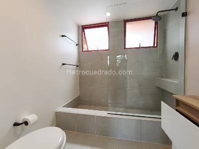 Apartamento de 1 alcoba en arriendo en Altos Del Poblado Cola Del Zorro, Medellín, 75 m² · foto 15 de 20