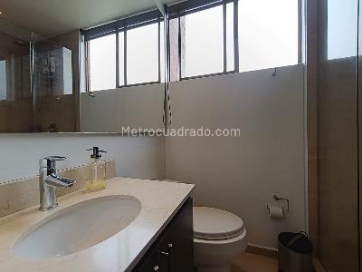Apartamento de 2 alcobas en arriendo en Los Balsos, Medellín, 86 m² · foto 9 de 18