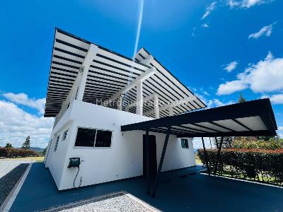 Casa de 2 alcobas en arriendo en Loma Del Escobero Envigado, Envigado, 300 m² · foto 2 de 20