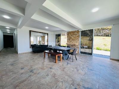 Casa de 2 alcobas en arriendo en Loma Del Escobero Envigado, Envigado, 300 m² · foto 5 de 20