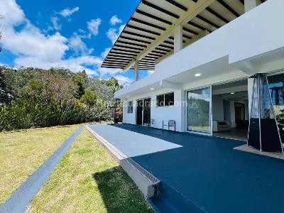 Casa de 2 alcobas en arriendo en Loma Del Escobero Envigado, Envigado, 300 m² · foto 11 de 20
