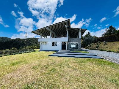 Casa de 2 alcobas en arriendo en Loma Del Escobero Envigado, Envigado, 300 m² · foto 13 de 20