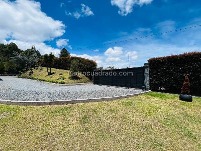Casa de 2 alcobas en arriendo en Loma Del Escobero Envigado, Envigado, 300 m² · foto 16 de 20