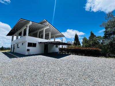 Casa de 2 alcobas en arriendo en Loma Del Escobero Envigado, Envigado, 300 m² · foto 17 de 20