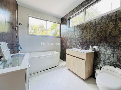 Casa de 2 alcobas en arriendo en Loma Del Escobero Envigado, Envigado, 300 m² · foto 18 de 20
