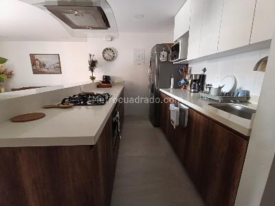 Apartamento de 2 alcobas en arriendo en Conquistadores, Medellín, 85 m² · foto 10 de 20