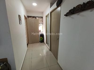 Casa de 4 alcobas en arriendo en San Joaquin Laureles, Medellín, 110 m² · foto 2 de 15