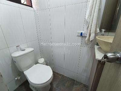 Casa de 4 alcobas en arriendo en San Joaquin Laureles, Medellín, 110 m² · foto 13 de 15
