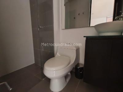 Apartamento de 3 alcobas en arriendo en Loma De Las Brujas, Envigado, 160 m² · foto 9 de 15