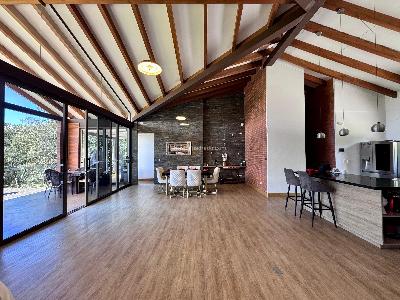 Casa de 5 alcobas en arriendo en Loma Del Escobero Envigado, Envigado · foto 2 de 20