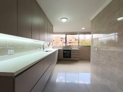 Apartamento de 4 alcobas en arriendo en Milla De Oro, Medellín, 223 m² · foto 5 de 20
