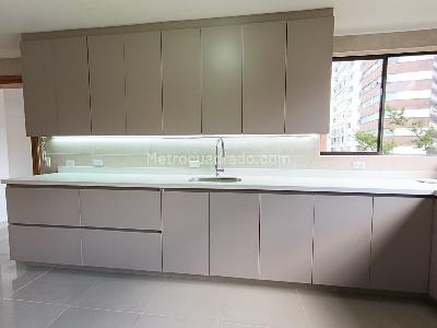 Apartamento de 4 alcobas en arriendo en Milla De Oro, Medellín, 223 m² · foto 8 de 20