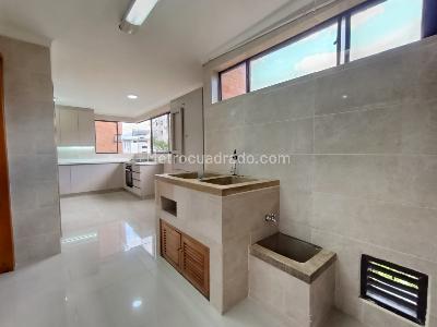 Apartamento de 4 alcobas en arriendo en Milla De Oro, Medellín, 223 m² · foto 13 de 20