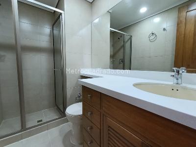 Apartamento de 4 alcobas en arriendo en Milla De Oro, Medellín, 223 m² · foto 18 de 20