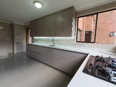 Apartamento de 4 alcobas en arriendo en Milla De Oro, Medellín, 223 m² · foto 19 de 20