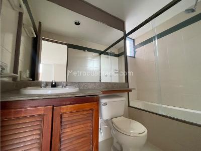 Apartamento en venta en Loma De Los Bernal, Medellín · foto 11 de 12