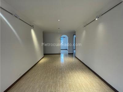 Apartamento en venta en Loma De Los Bernal, Medellín · foto 2 de 12