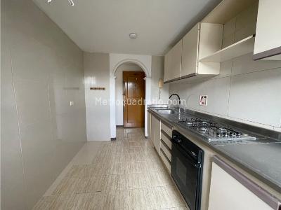 Apartamento en venta en Loma De Los Bernal, Medellín · foto 3 de 12