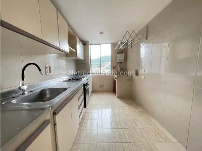 Apartamento en venta en Loma De Los Bernal, Medellín · foto 4 de 12
