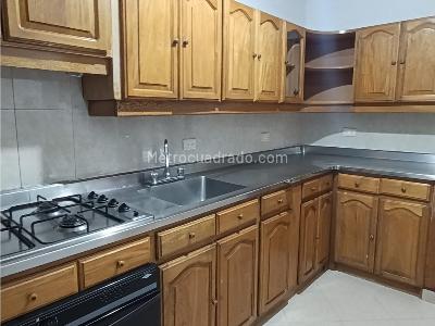 Apartamento de 3 alcobas en venta en Parque Principal, Sabaneta, 84 m² · foto 3 de 17