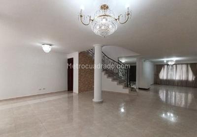 Casa de 3 alcobas en arriendo en La Palma, Medellín, 257 m² · foto 1 de 20