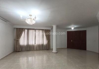 Casa de 3 alcobas en arriendo en La Palma, Medellín, 257 m² · foto 2 de 20