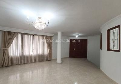 Casa de 3 alcobas en arriendo en La Palma, Medellín, 257 m² · foto 3 de 20