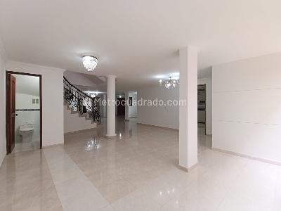 Casa de 3 alcobas en arriendo en La Palma, Medellín, 257 m² · foto 9 de 20