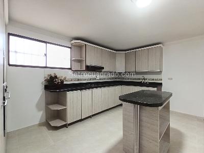 Casa de 3 alcobas en arriendo en La Palma, Medellín, 257 m² · foto 11 de 20