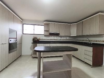 Casa de 3 alcobas en arriendo en La Palma, Medellín, 257 m² · foto 13 de 20