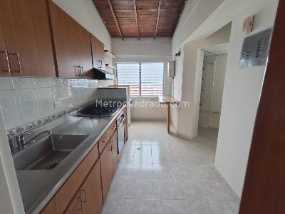 Apartamento de 3 alcobas en arriendo en La Almeria, Medellín, 84 m² · foto 3 de 17