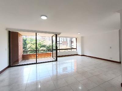 Apartamento de 3 alcobas en arriendo en La Florida El Poblado, Medellín, 151 m² · foto 2 de 16