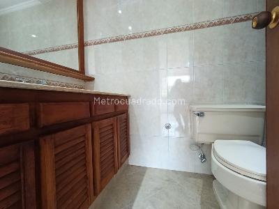 Apartamento de 3 alcobas en arriendo en La Florida El Poblado, Medellín, 151 m² · foto 15 de 16