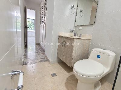 Apartamento de 4 alcobas en arriendo en Laureles Medellin, Medellín, 120 m² · foto 15 de 19