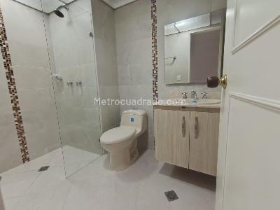 Apartamento de 4 alcobas en arriendo en Laureles Medellin, Medellín, 120 m² · foto 16 de 19
